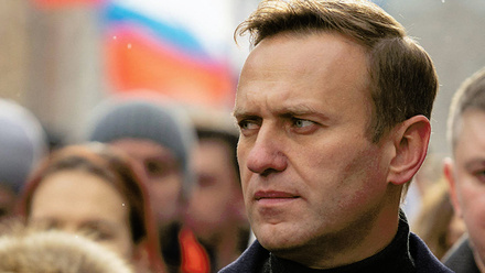 Navalny-outside-BannerImage-1168x440px.jpg