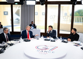 1280px-President_Donald_J._Trump_attends_G7_w_Elias Forneris (1).jpg