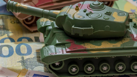 toy-tank-on-dollar-notes-1168x440px.jpg