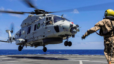 rnln-helicoper-lands-on-de-zeven-provincien-class-frigate-1168x440px.jpg 1