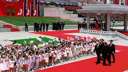 seok_North_Korea_people_are_welcoming_Kim_Jong-un_and_Vladimir_Putin_at_Kim_Il-sung_square-1168x440px.jpg