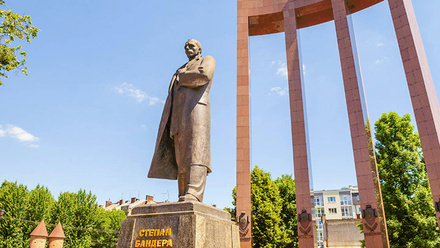 Bandery-Statue-BannerImage-1168x440px.jpg