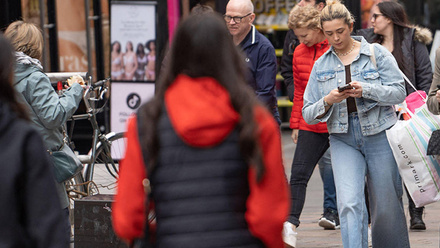 walking-looking-phone-1168x440px.jpg