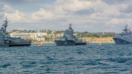 parade-of-the-russian-navy-in-sevastopol-1168x440.jpg