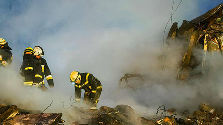 Ukraine-rescuers-rubble-1168x440px_0.jpg