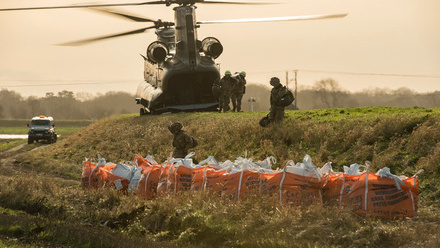 Army-and-RAF-Chinook-called-in-to-support.jpg